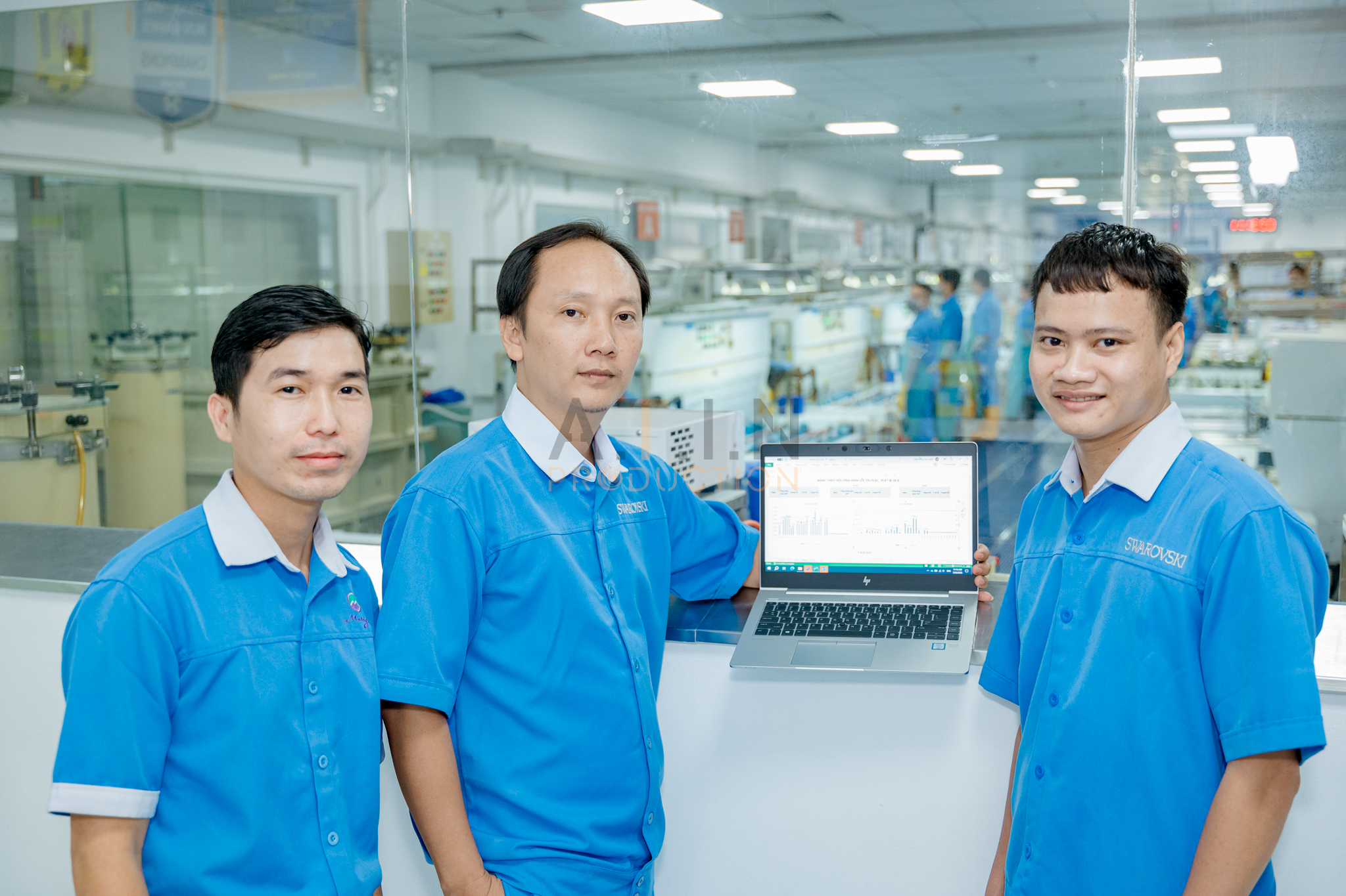 Người mẫu doanh nhân chụp ảnh profile ngoài trời chuyên nghiệp tại ATIN PRODUCTION