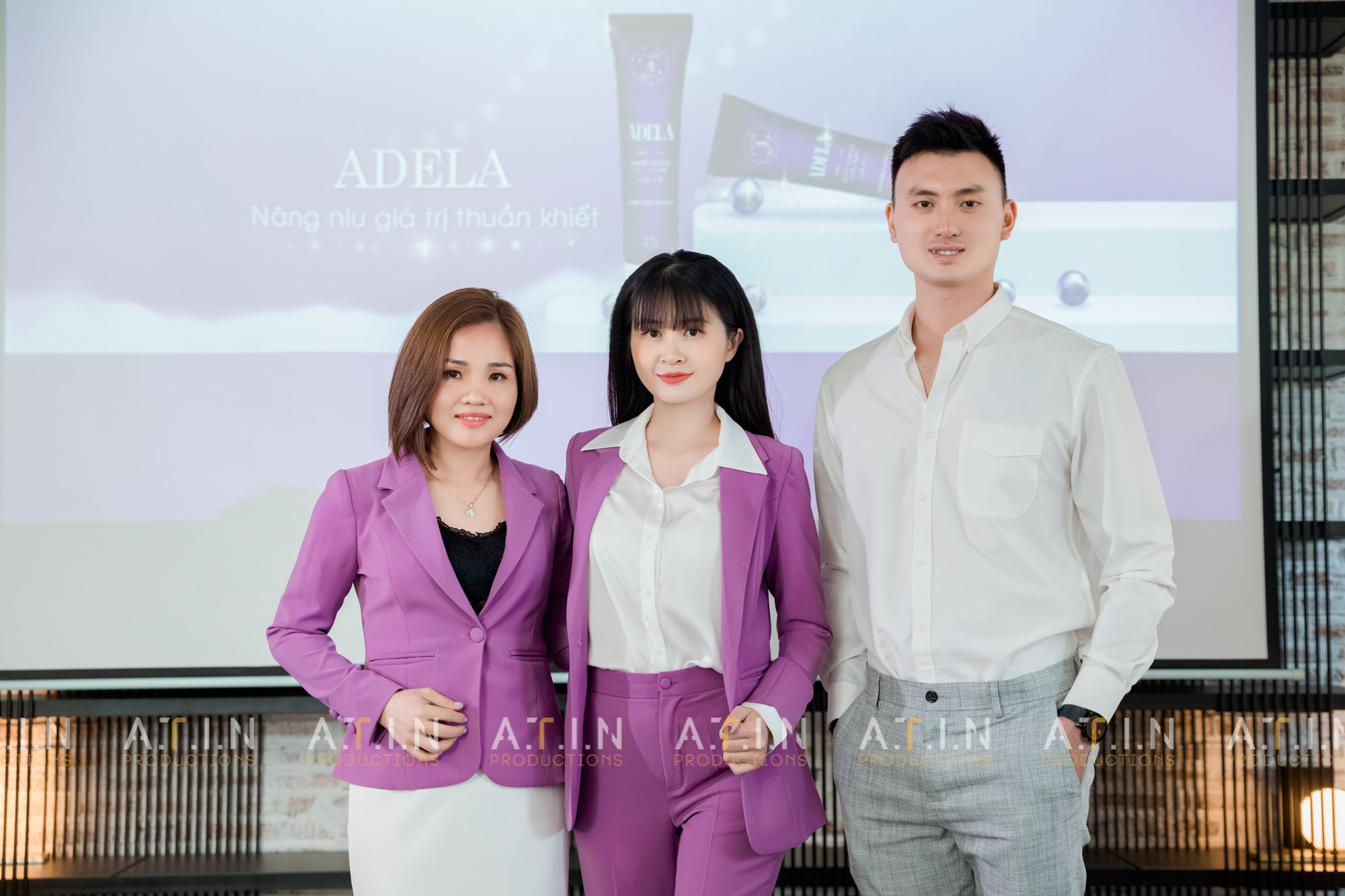 Bố trí ánh sáng và đạo cụ trong buổi chụp ảnh profile doanh nghiệp chuyên nghiệp