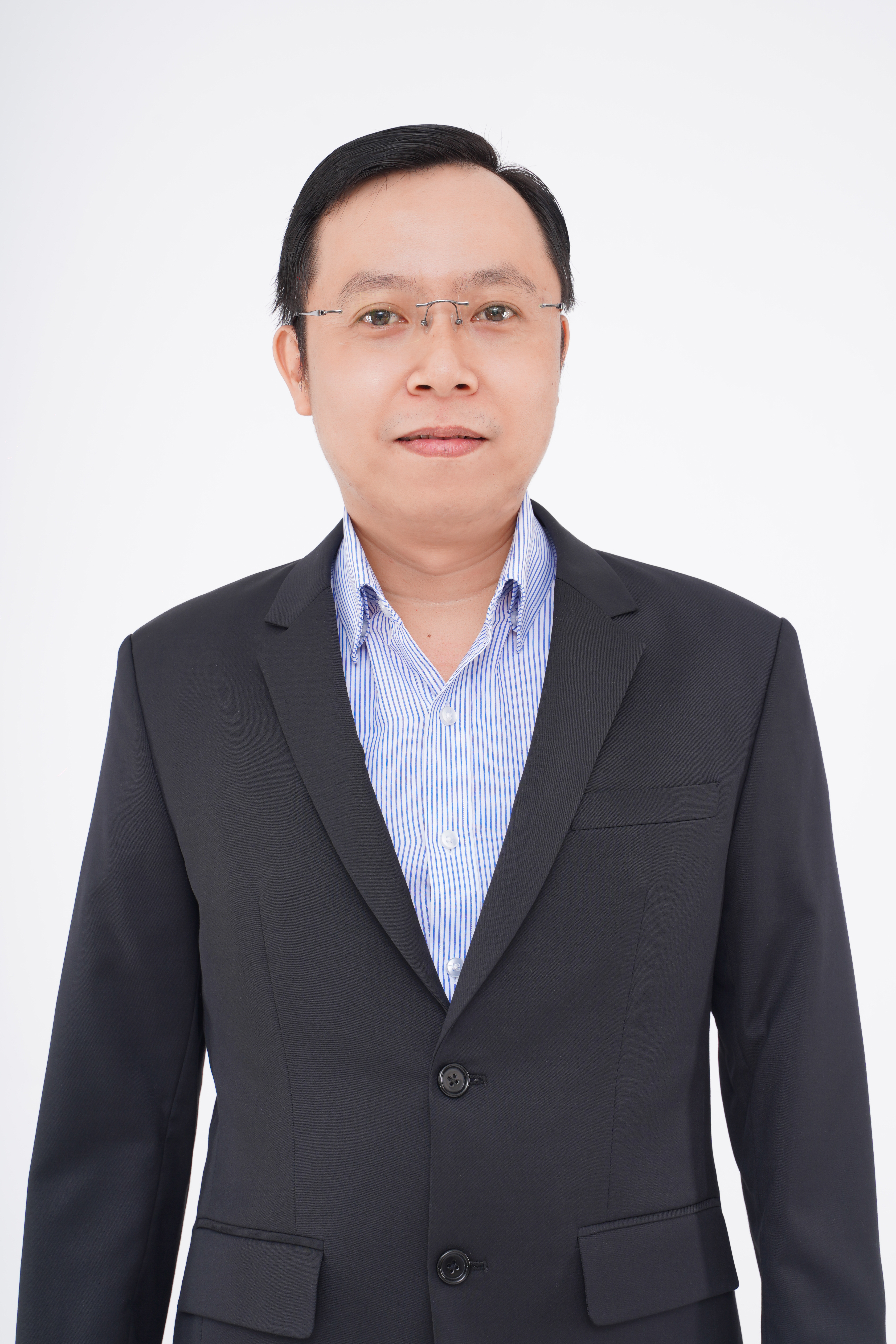 Quá trình đạo diễn tạo dáng chuyên nghiệp cho khách hàng khi chụp ảnh profile Quá trình đạo diễn tạo dáng chuyên nghiệp cho khách hàng khi chụp ảnh profile