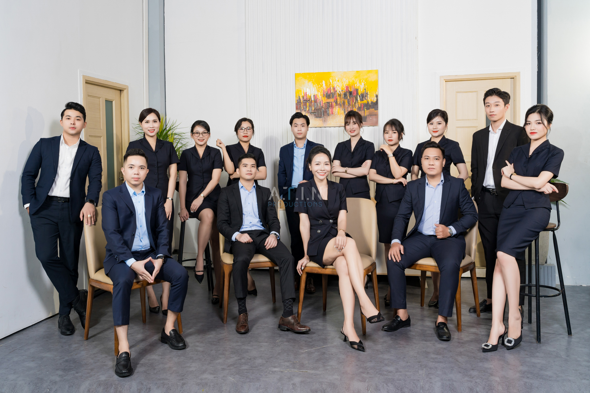 Đội ngũ quay phim chuyên nghiệp của ATIN PRODUCTION đang vận hành thiết bị hiện đại tại sự kiện Đội ngũ quay phim chuyên nghiệp của ATIN PRODUCTION đang vận hành thiết bị hiện đại tại sự kiện