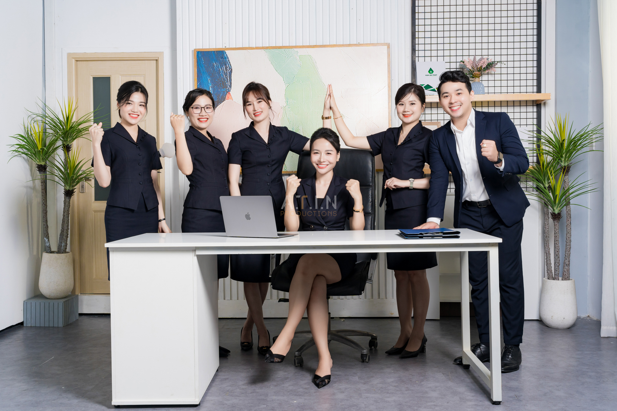 Chụp ảnh văn phòng thực tế phong cách candid - ATIN PRODUCTION Chụp ảnh văn phòng thực tế phong cách candid - ATIN PRODUCTION