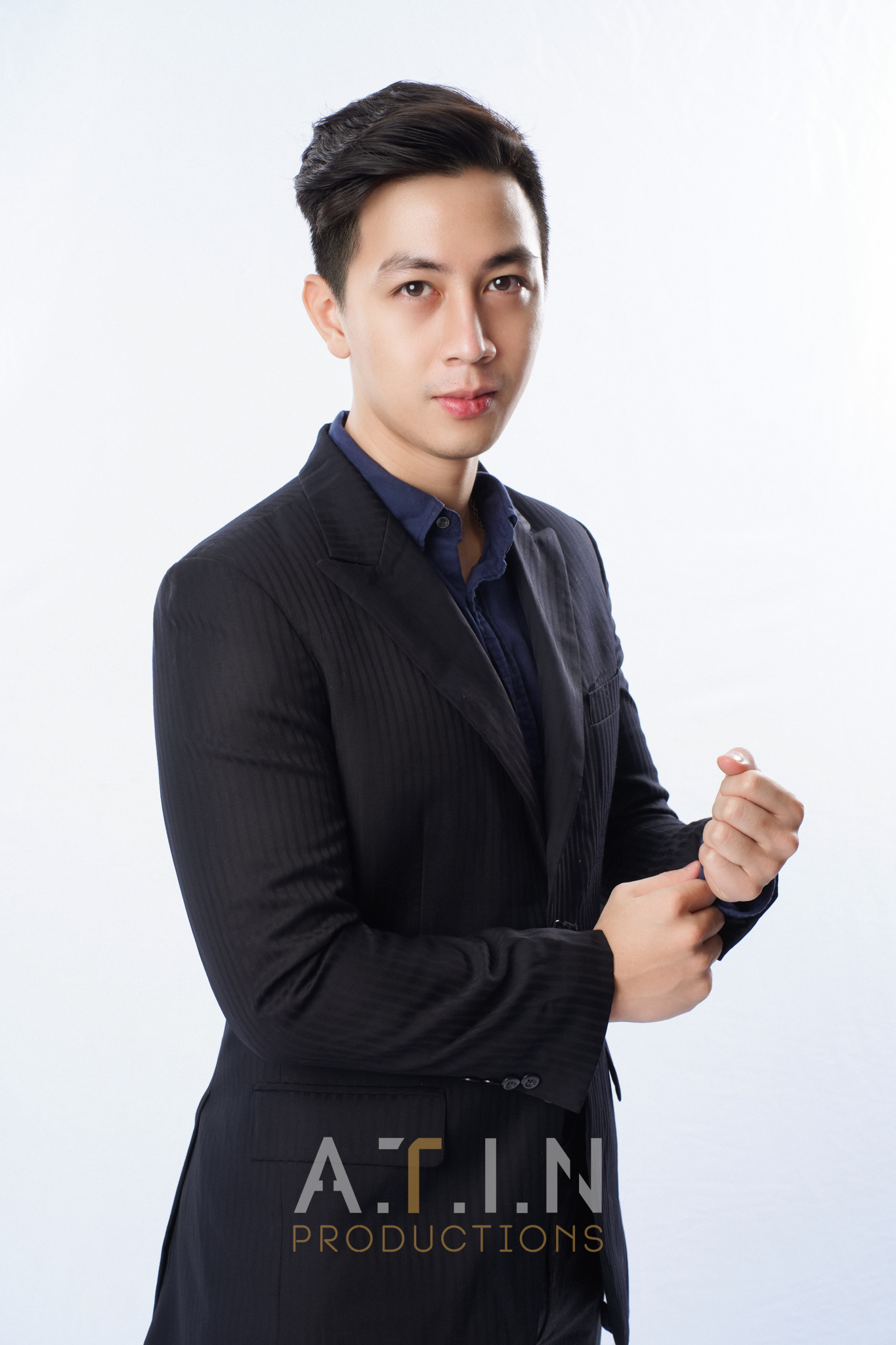 Chụp ảnh chân dung lãnh đạo cao cấp với ánh sáng studio chuyên nghiệp Chụp ảnh chân dung lãnh đạo cao cấp với ánh sáng studio chuyên nghiệp