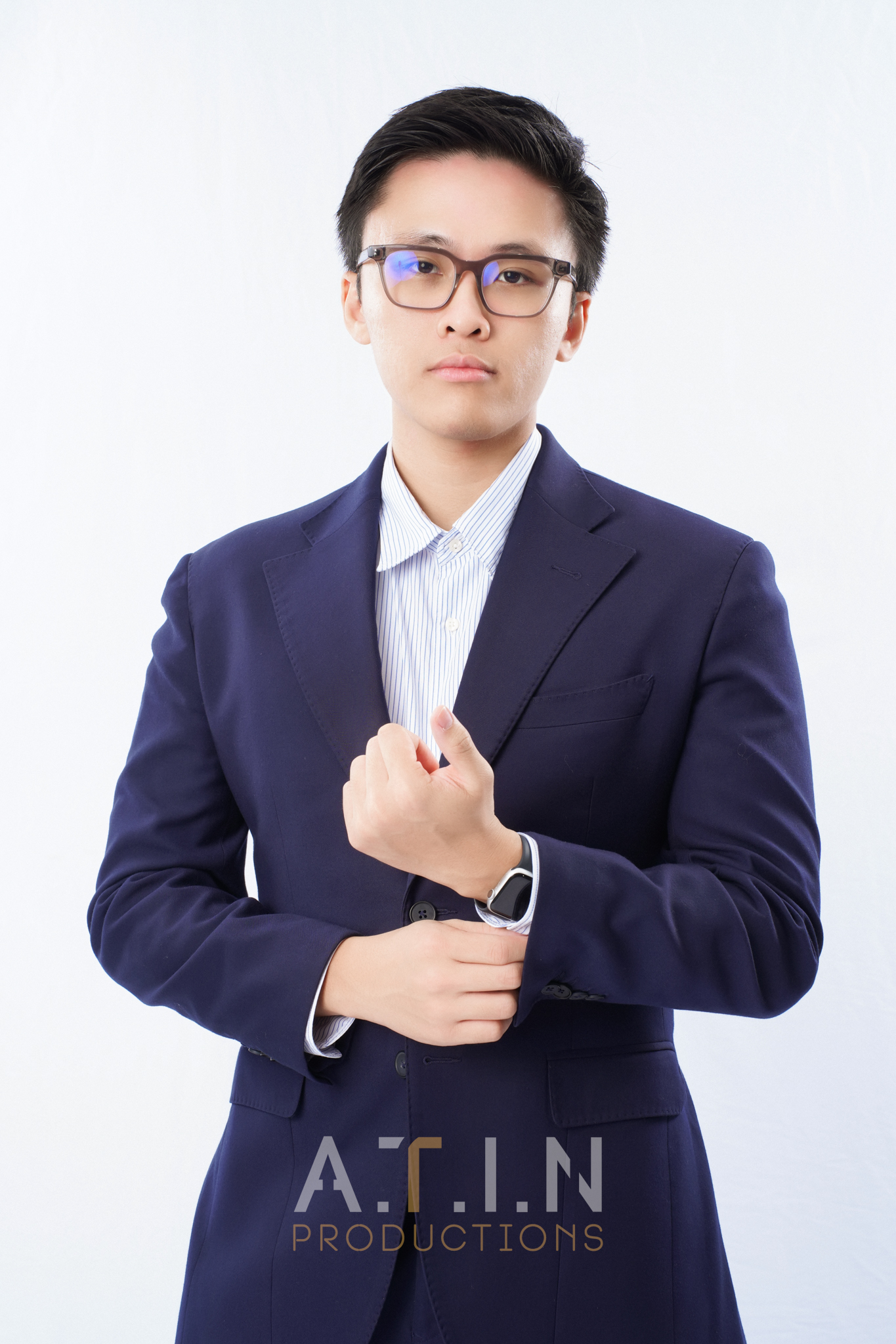 Studio chụp ảnh thẻ cao cấp ATIN PRODUCTION với hệ thống đèn softbox hiện đại