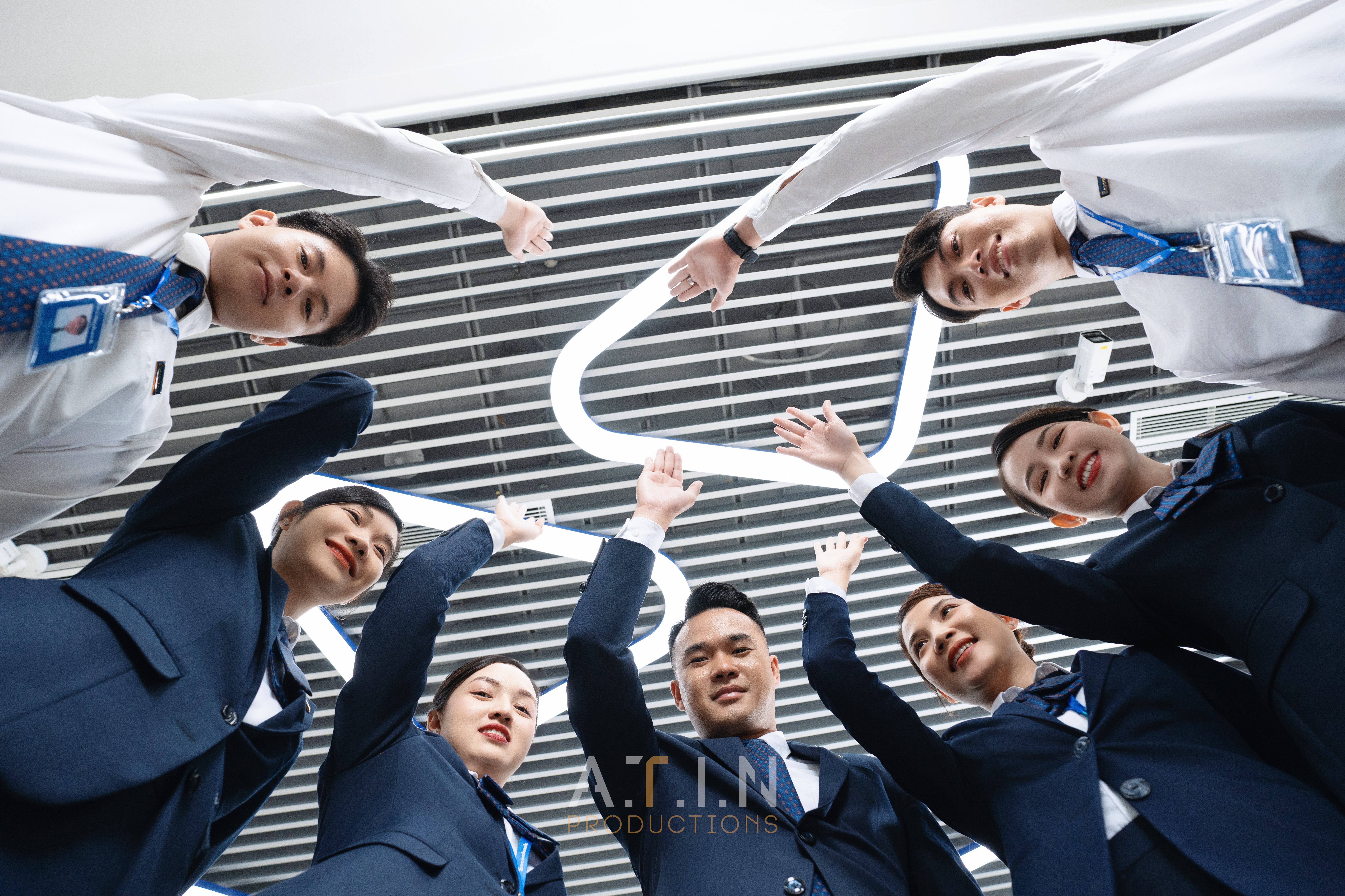 So sánh ảnh selfie và ảnh profile chuyên nghiệp tại studio chụp ảnh chân dung So sánh ảnh selfie và ảnh profile chuyên nghiệp tại studio chụp ảnh chân dung