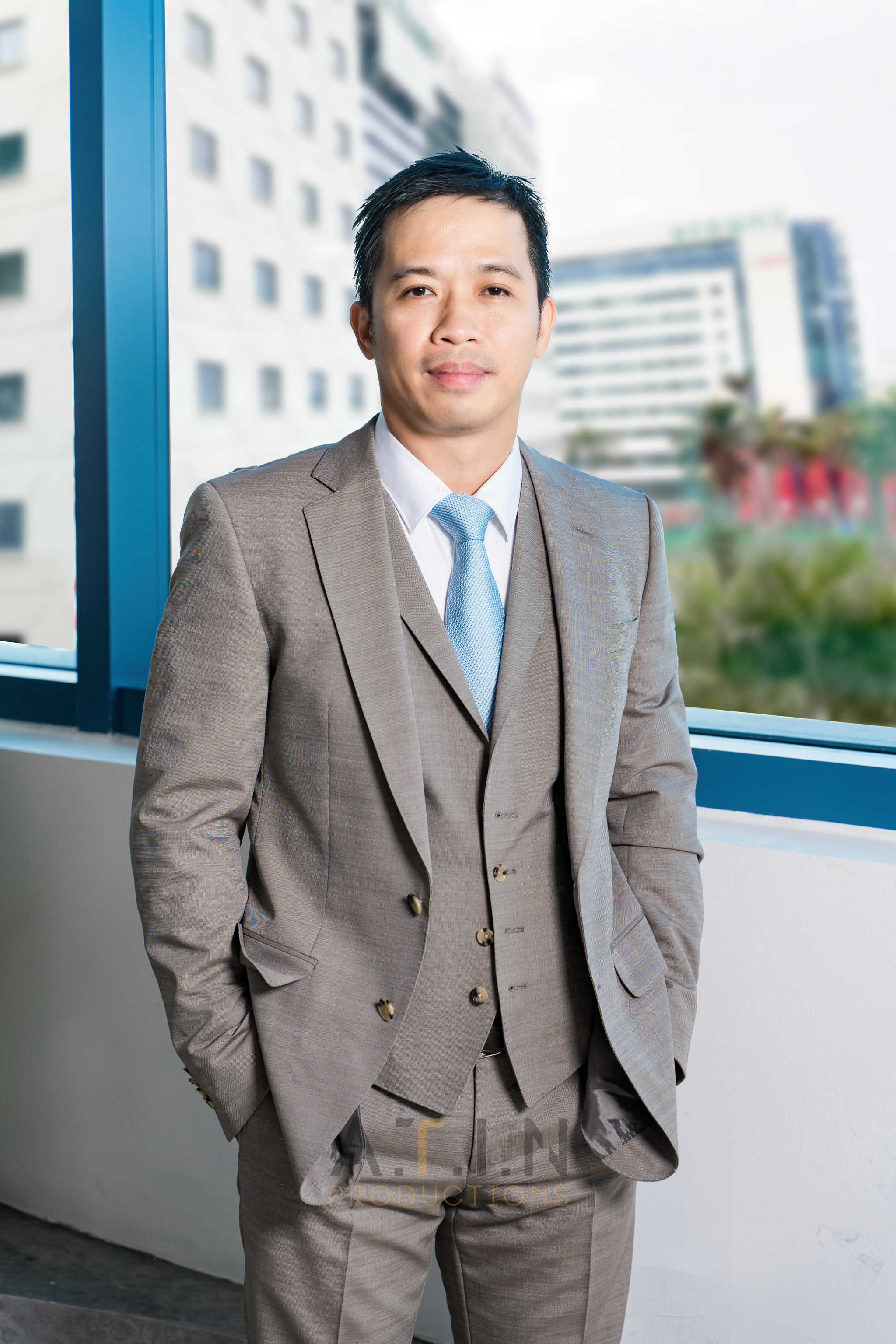 Đội ngũ nhân viên doanh nghiệp chụp ảnh profile chuyên nghiệp, tươi cười Đội ngũ nhân viên doanh nghiệp chụp ảnh profile chuyên nghiệp, tươi cười