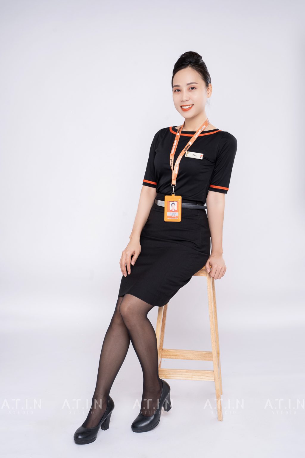 So sánh ảnh selfie thiếu chuyên nghiệp và ảnh profile chuẩn studio của ATIN PRODUCTION