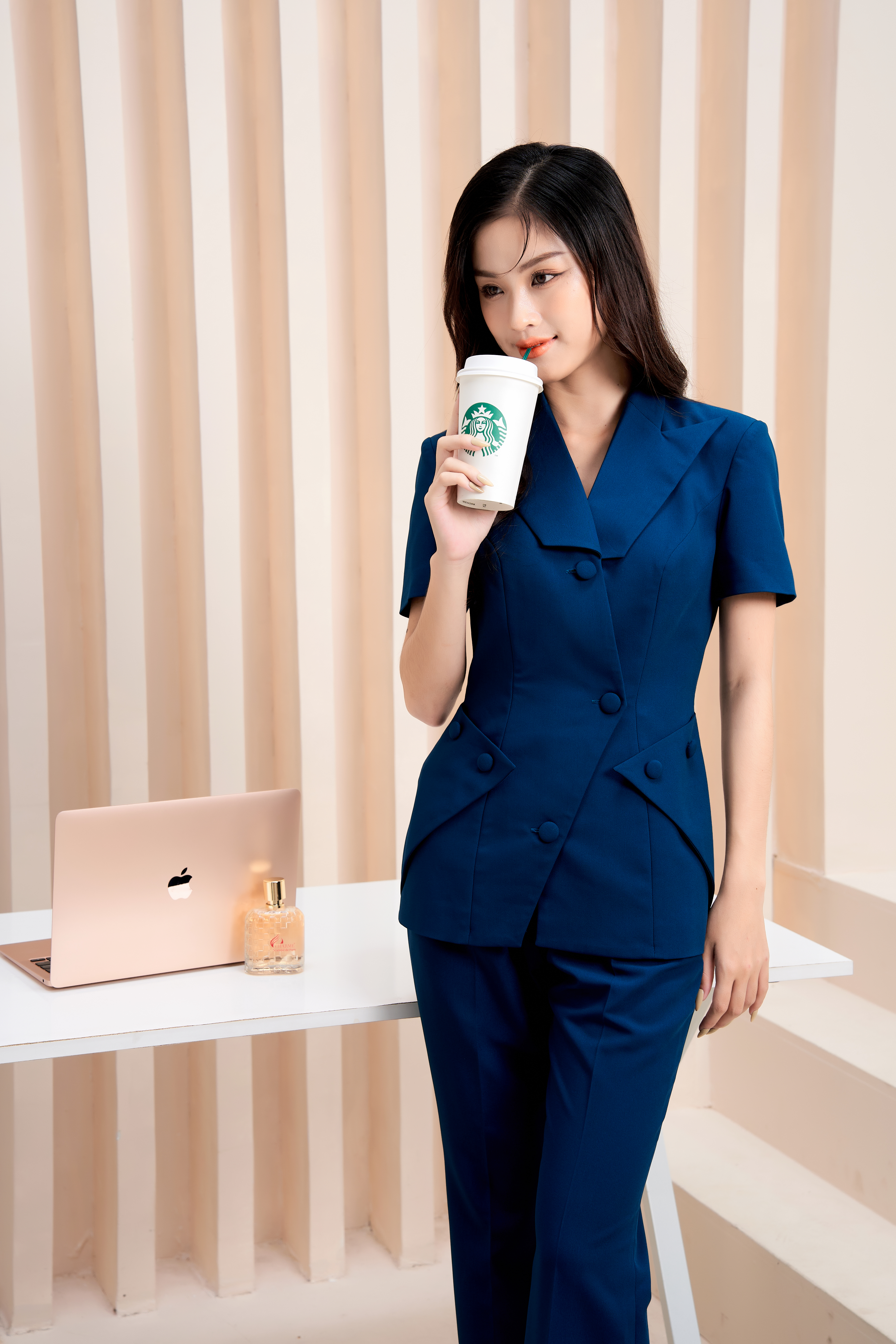 Thiết bị chuyên dụng cho chụp ảnh quảng cáo mỹ phẩm trong môi trường studio