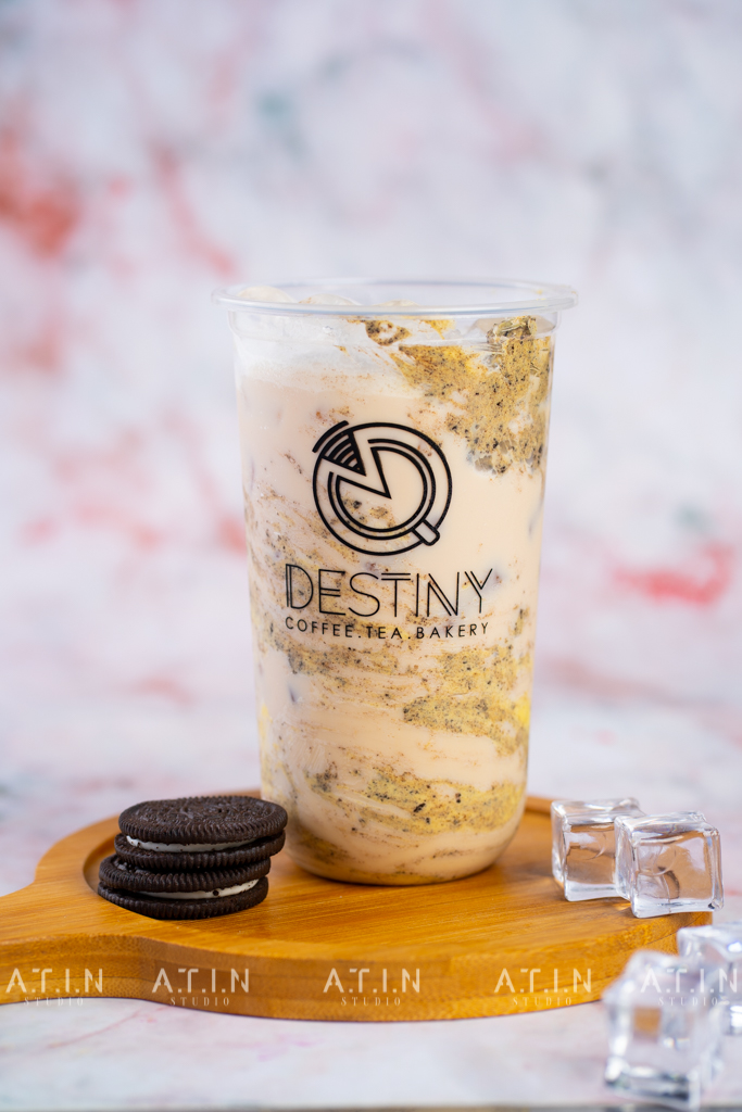 Một số đạo cụ tối giản như khối gỗ, đá, và vải linen trên phông nền trắng, dùng để chụp ảnh sản phẩm. Một số đạo cụ tối giản như khối gỗ, đá, và vải linen trên phông nền trắng, dùng để chụp ảnh sản phẩm.