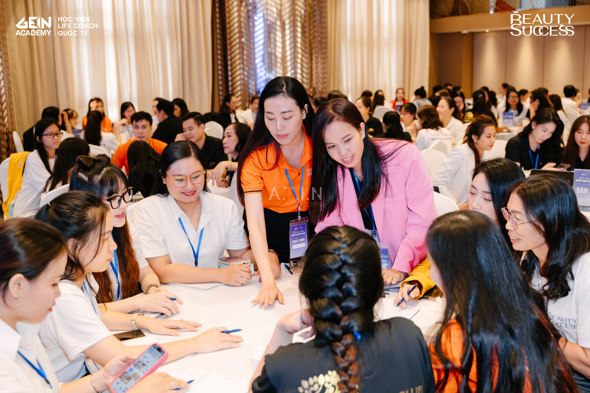 Chụp ảnh sự kiện gala dinner với góc cận cảnh CEO