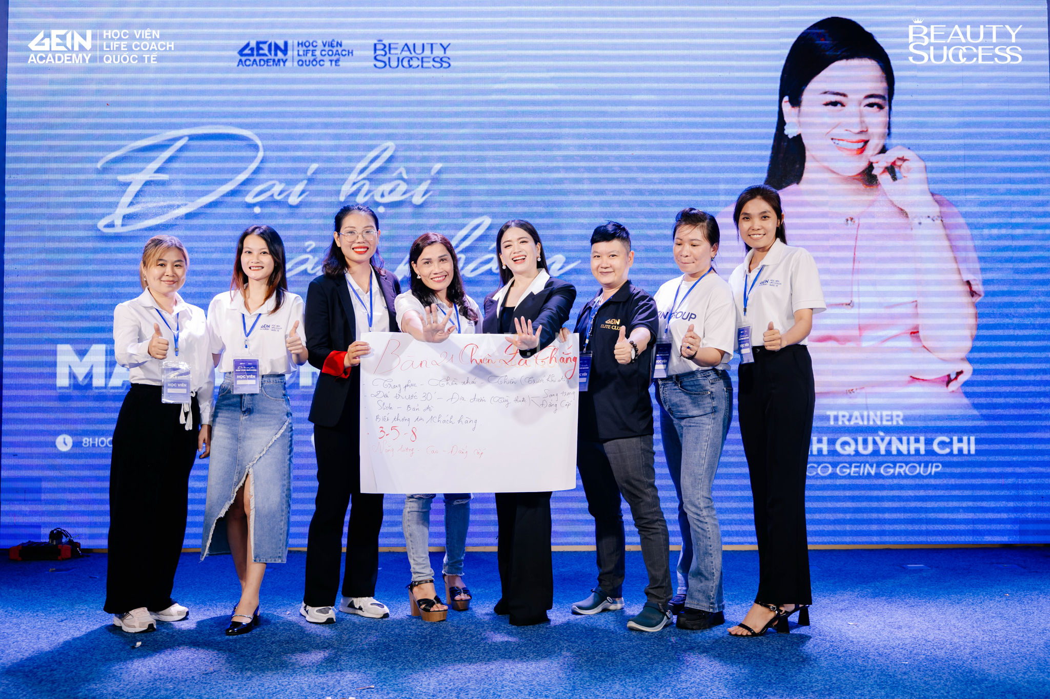 Đội ngũ ATIN PRODUCTION đang làm việc tại một sự kiện lớn