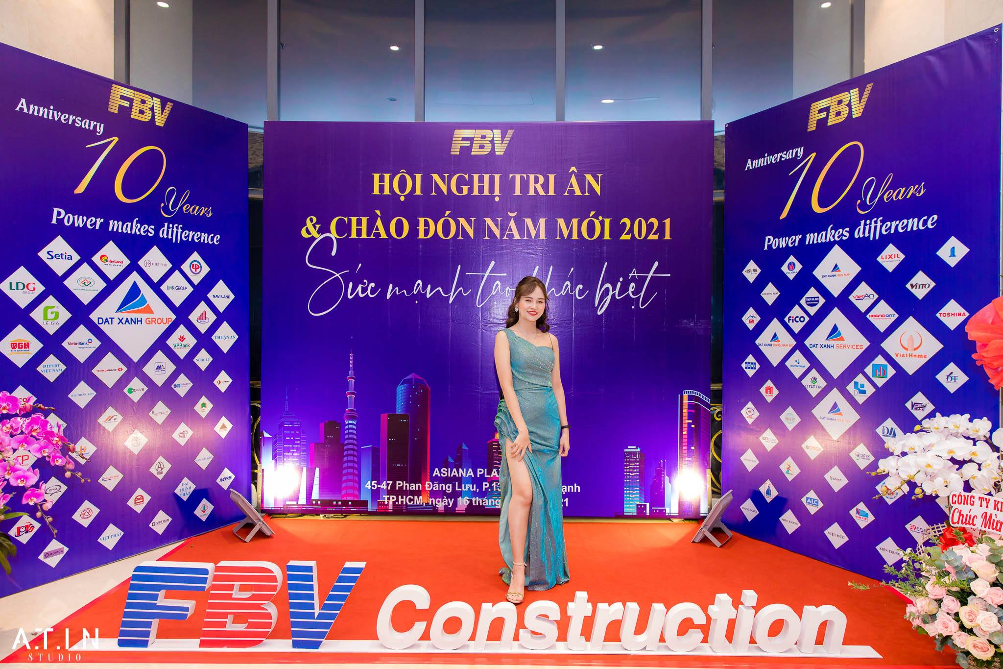 Đội ngũ ATIN PRODUCTION chuyên nghiệp đang vận hành booth chụp ảnh sự kiện