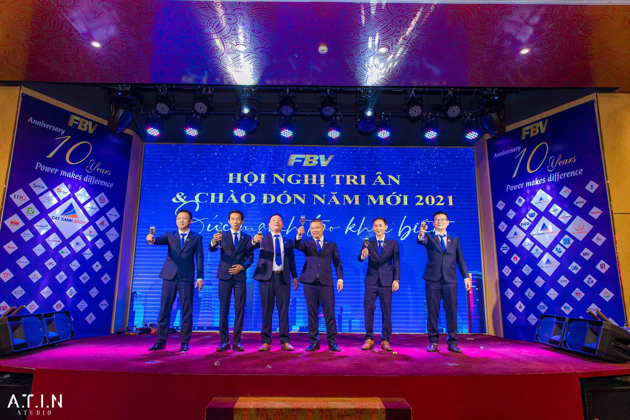 Chụp ảnh hoạt động team building vui nhộn