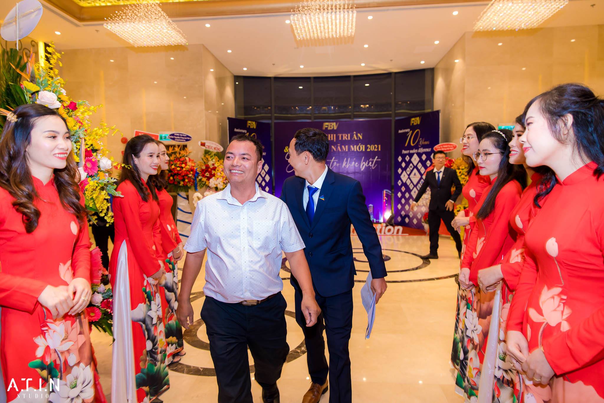 Dịch vụ chụp ảnh tiệc tất niên công ty Year End Party chuyên nghiệp tại khách sạn sang trọng