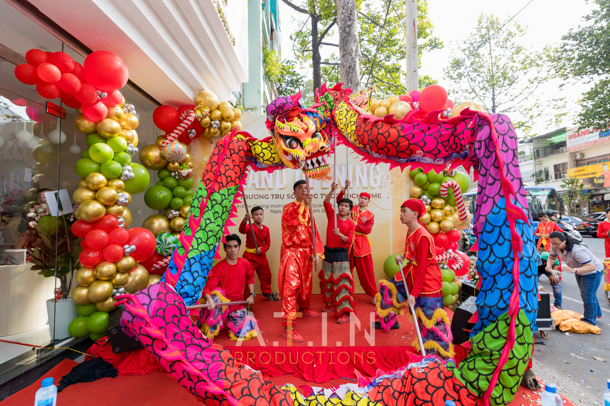 Booth chụp ảnh in lấy liền trong tiệc cưới sang trọng tại TP.HCM