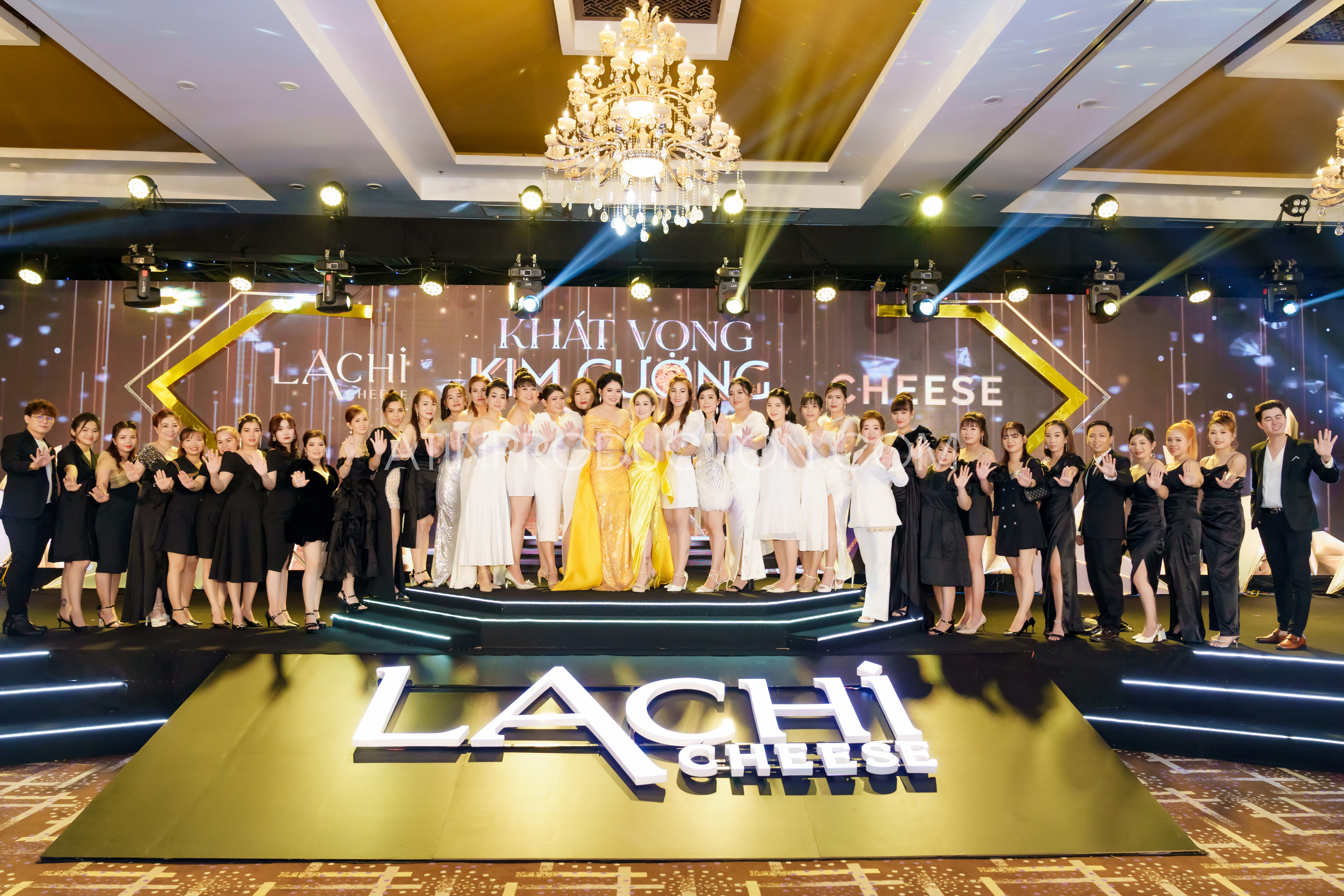 Thiết bị và không gian chụp ảnh profile doanh nghiệp chuyên nghiệp