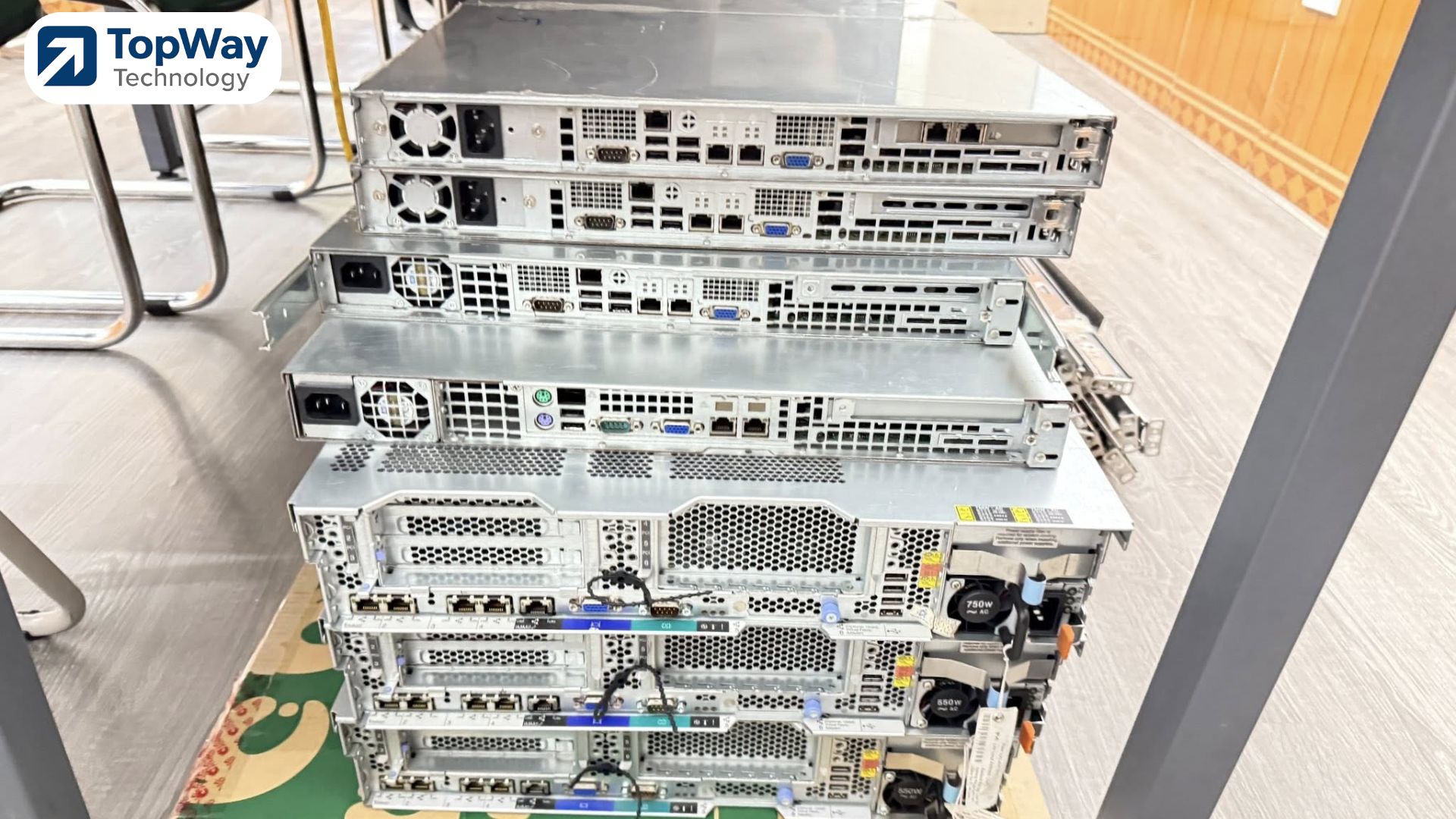 Server cũ ổn định, tiết kiệm chi phí