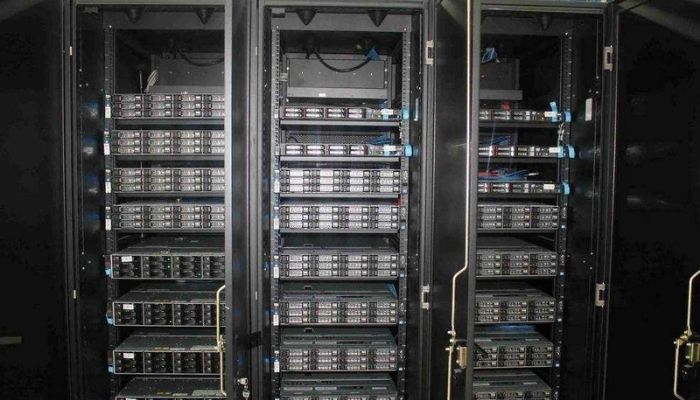 Server vật lý hoạt động ổn định và bảo mật cao