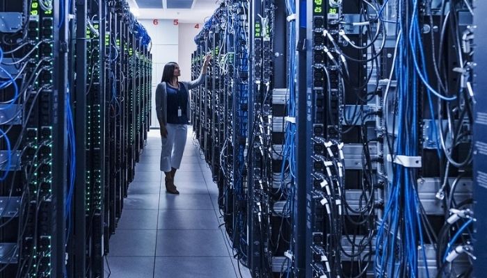 Máy chủ xử lý dữ liệu và phản hồi nhanh chóng