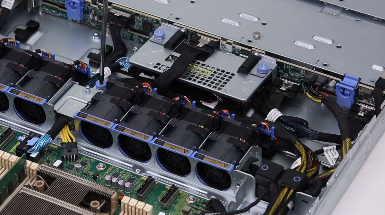 Kiểm tra đầy đủ linh kiện của Dell R660xs