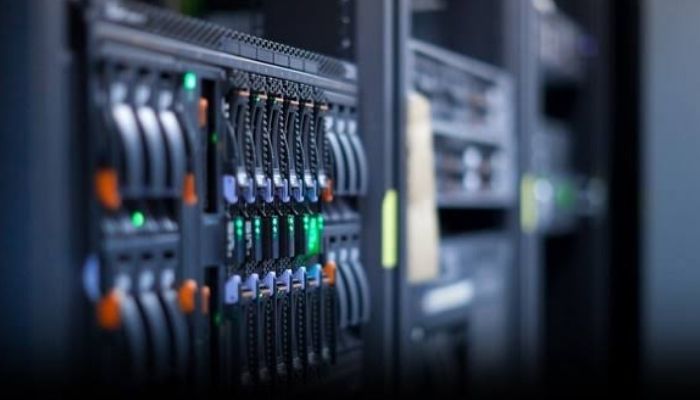 Main server duy trì sức mạnh vận hành suốt 24/7