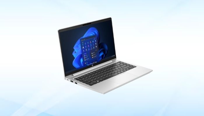 Laptop được thiết kế gọn gàng, màu bạc thanh lịch