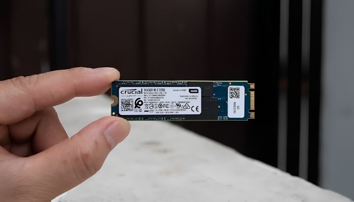 SSD M.2 dạng thanh mỏng, lắp thẳng trên bo mạch