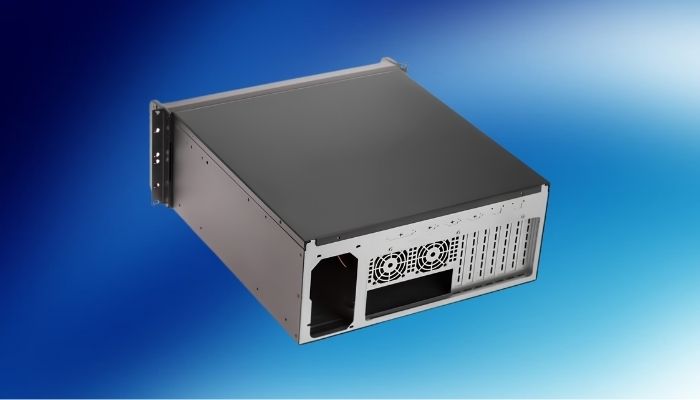 Chassis cần đủ khay ổ cho nhu cầu lưu trữ về sau