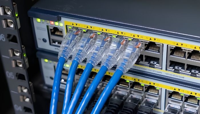 Bạn cần tính tổng công suất PoE trước khi chọn switch