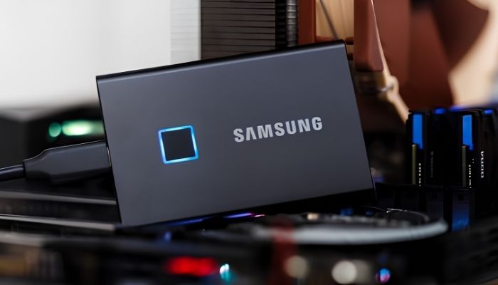 SSD di động kết nối qua USB, hỗ trợ trao đổi dữ liệu đa thiết bị